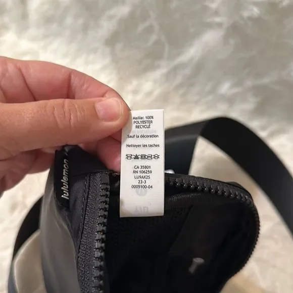 lululemon 1L NWT Black Everywhere Belt Bag Fanny Pack Water Repellent - Picture 14 of 15